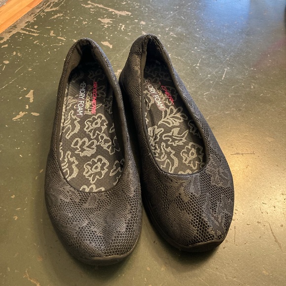 Skechers 8.5 memory foam slides - Picture 1 of 7